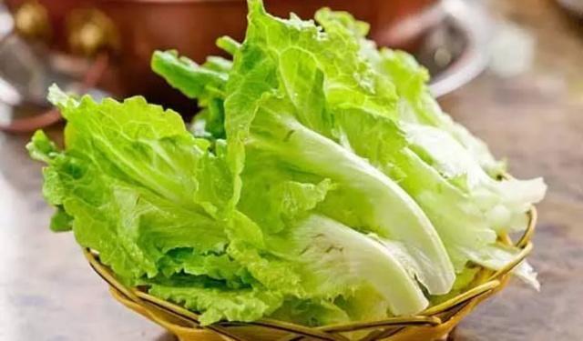 火锅食材的肉下面为什么垫生菜叶_看完就知道了