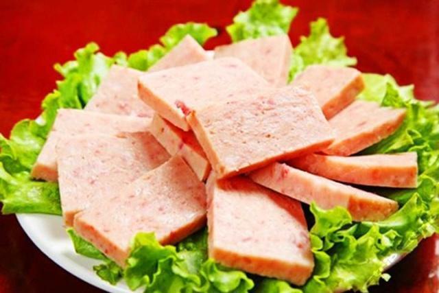 火锅食材的肉下面为什么垫生菜叶_看完就知道了