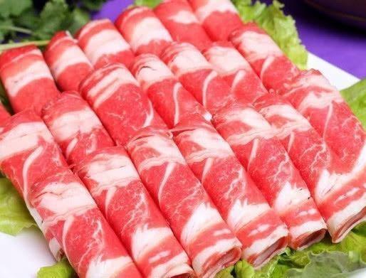 火锅食材的肉下面为什么垫生菜叶_看完就知道了