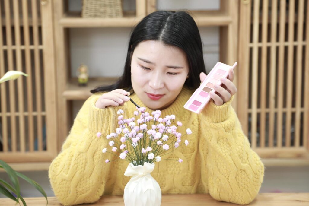 怎么用餐巾纸折花_餐巾纸折花步骤图解