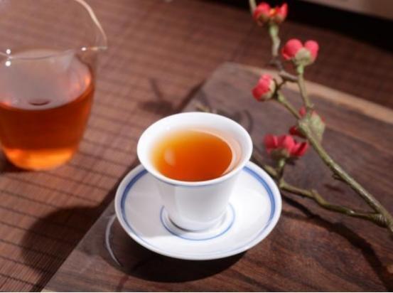 绿茶红茶的区别是什么_绿茶红茶哪个更健康
