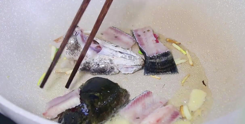 黑鱼怎样做汤好吃_黑鱼汤的做法和功效