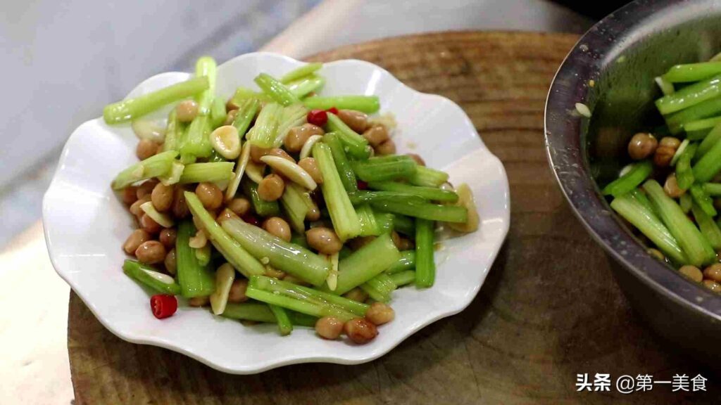 芹菜花生豆怎么凉拌_花生米芹菜凉拌的做法