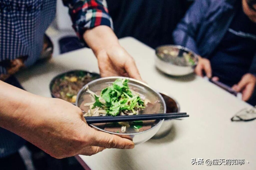 南京哪里的鸭血粉丝汤最正宗_南京排名第一的鸭血粉丝汤