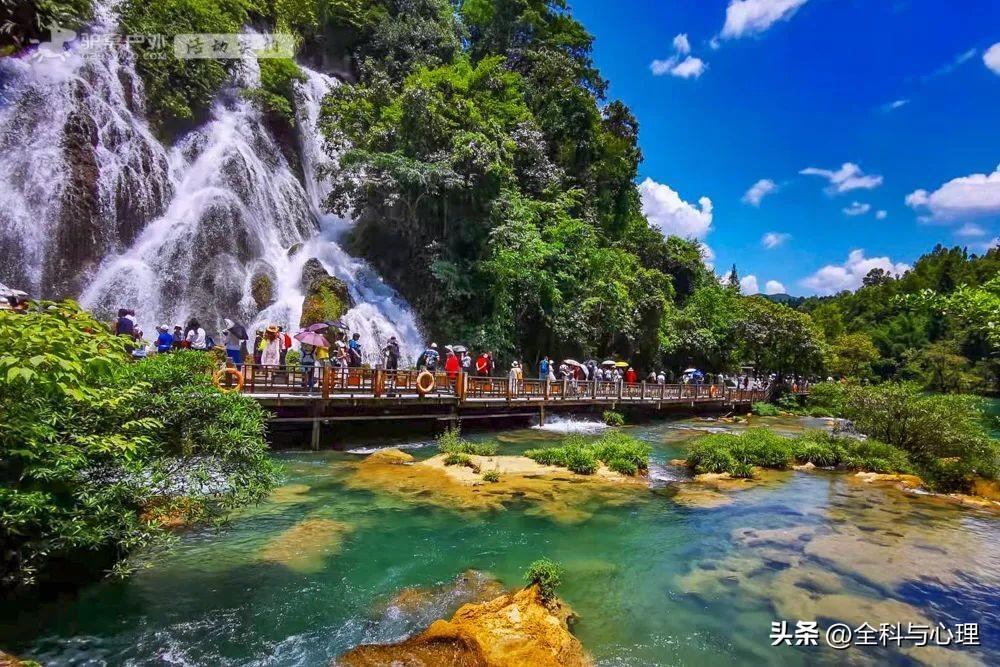 夏天去哪里旅游好_夏天旅游必去十大景点