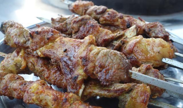 新疆羊肉串为什么这么好吃_新疆烤羊肉串的做法