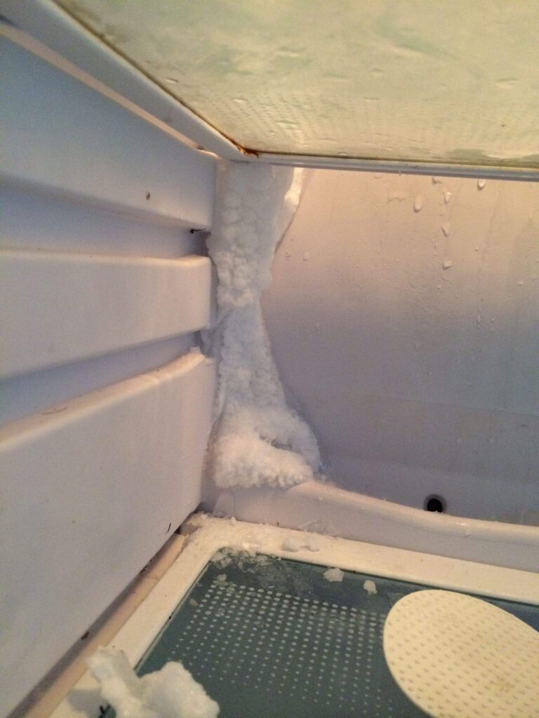 怎么疏通冰箱排水孔_疏通冰箱排水孔的小窍门