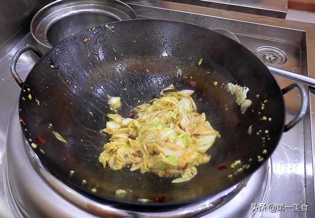 酸辣白菜怎么做_简单腌酸辣白菜的做法