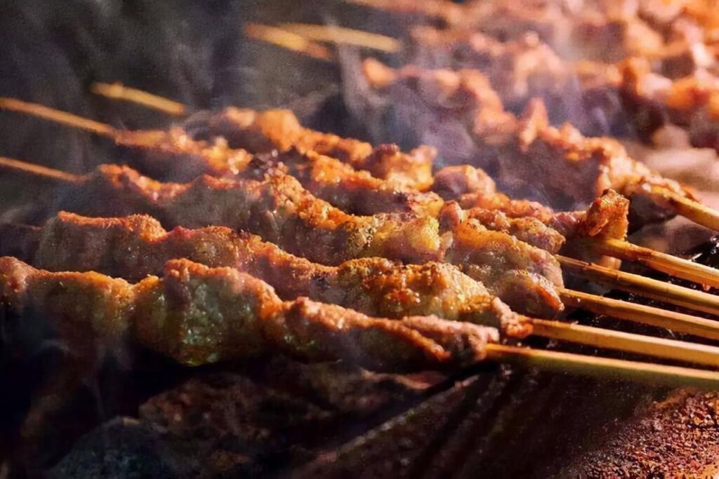 新疆羊肉串为什么这么好吃_新疆烤羊肉串的做法