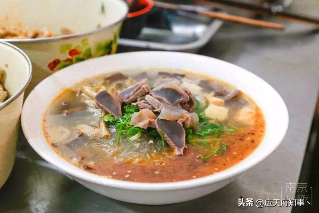 南京哪里的鸭血粉丝汤最正宗_南京排名第一的鸭血粉丝汤