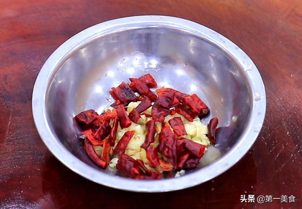 酸辣白菜怎么做_简单腌酸辣白菜的做法