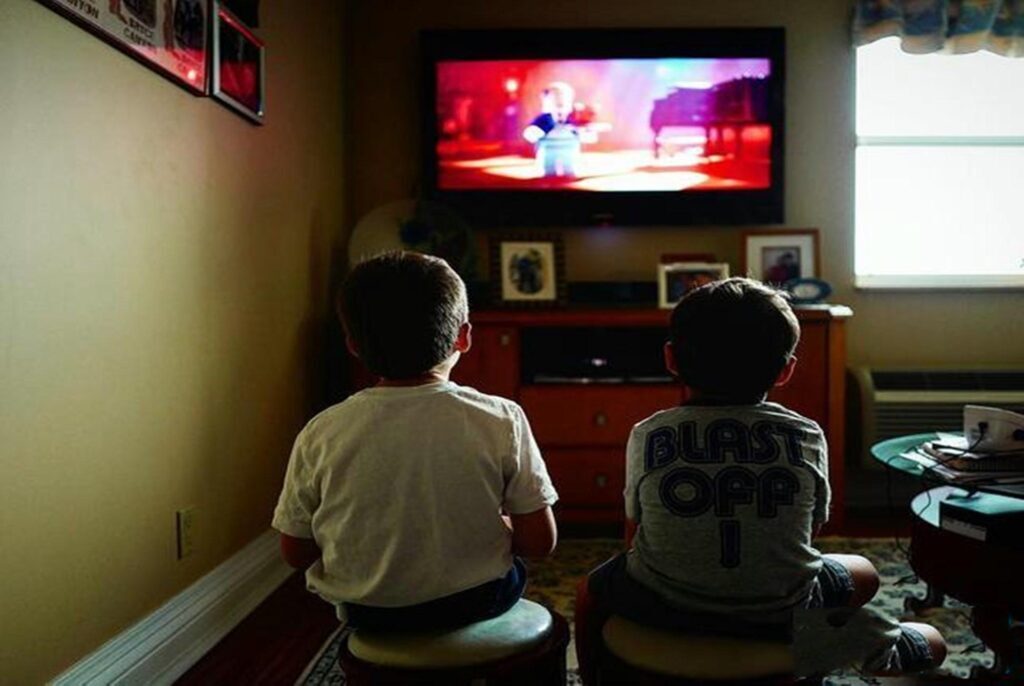 该不该让孩子看电视，关于孩子看电视的规定