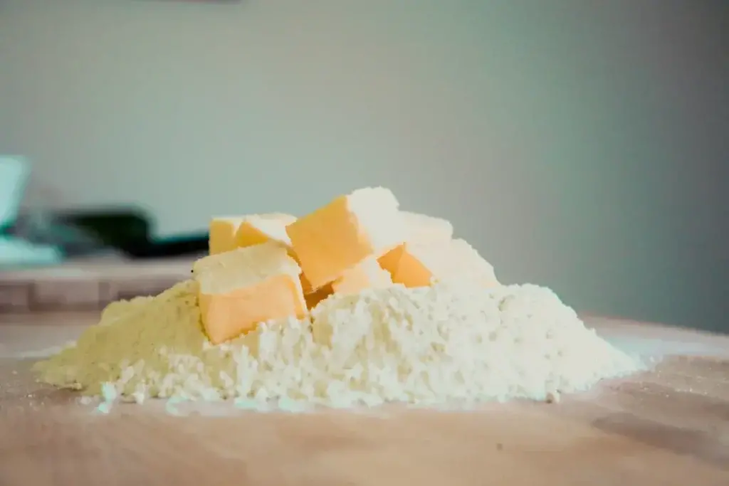 黄油和奶油有什么区别，黄油和奶油是一个东西吗
