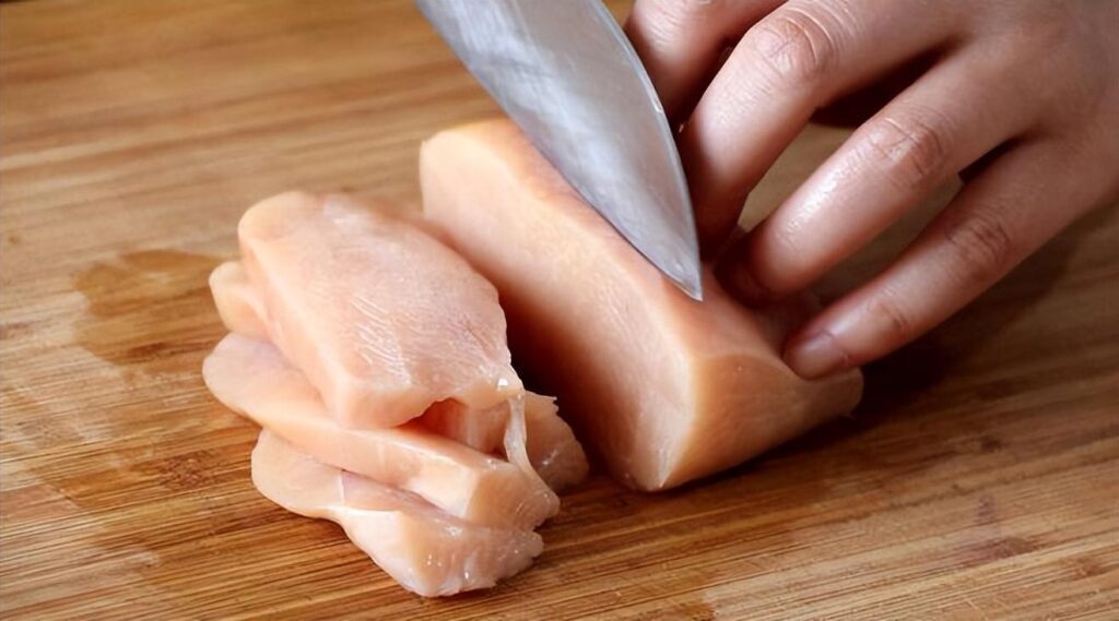 鸡胸肉有哪些好吃的做法，鸡胸肉简单又好吃的做法