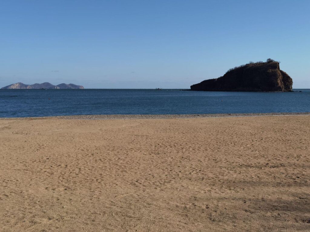 想去海边旅游哪里好国内，适合七八月份旅游的海边