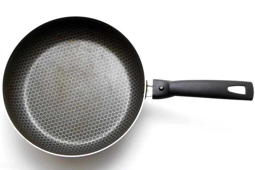 铁锅和不粘锅哪个炒菜好吃，铁锅跟不粘锅区别在哪里