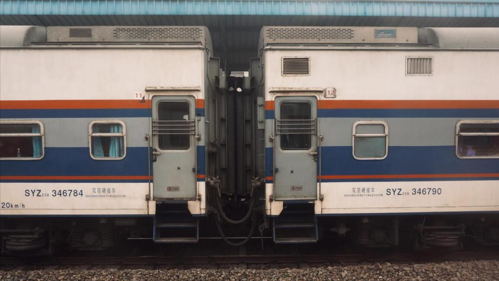 高铁两个车头为啥连着的，高铁车头连接原理