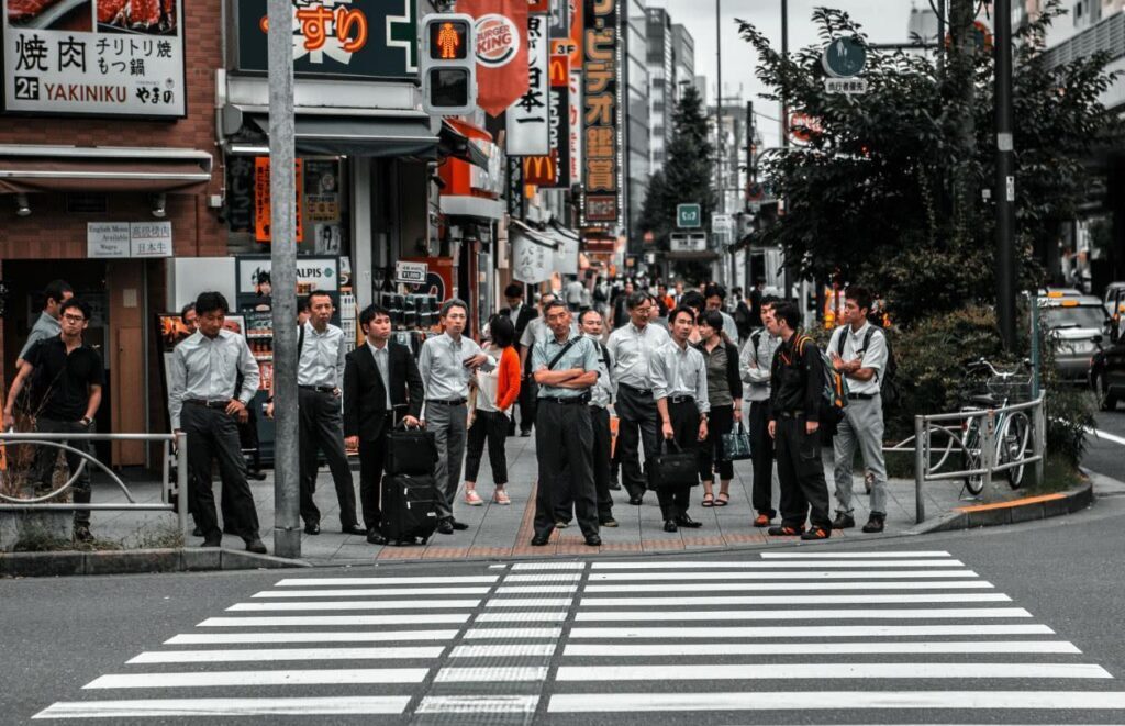 日本为什么没人敢闯红灯，日本为什么没人敢闯红灯