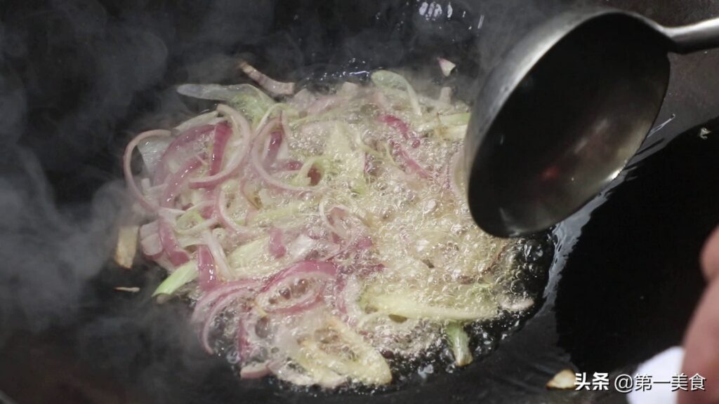 手撕鸡怎么做好吃，正宗手撕鸡配料秘方