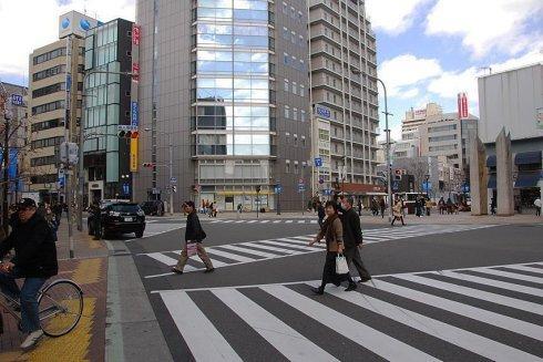 日本为什么没人敢闯红灯，日本为什么没人敢闯红灯