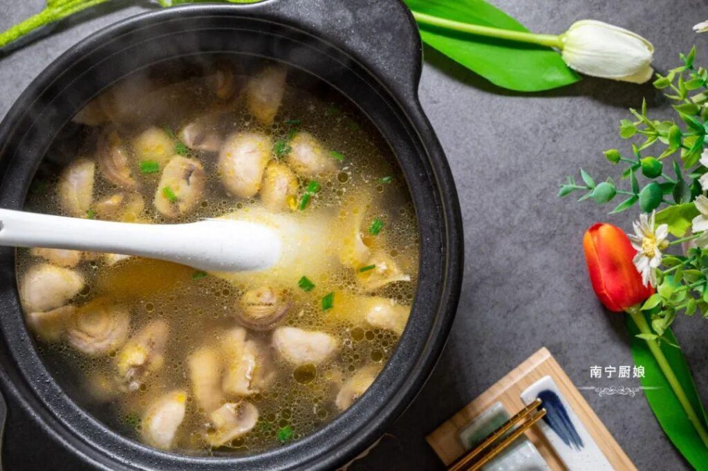炖鸡汤要不要炒，家常炖鸡汤的简单方法