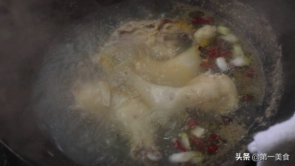 手撕鸡怎么做好吃，正宗手撕鸡配料秘方