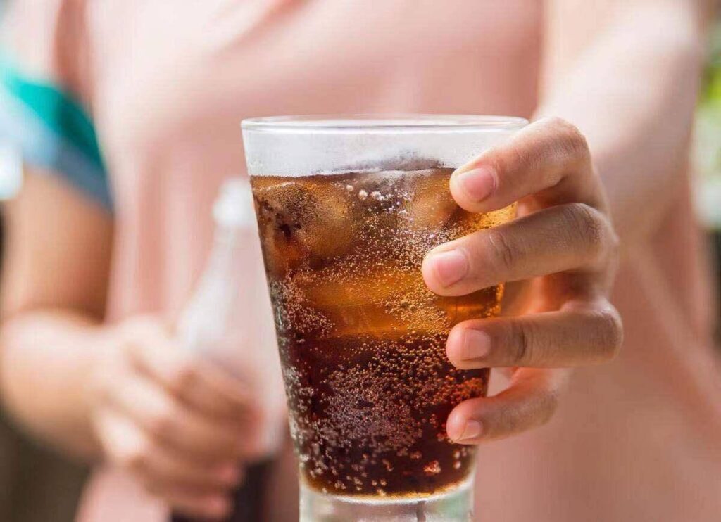 无糖饮料可以当水喝吗，无糖饮料真的没有糖吗