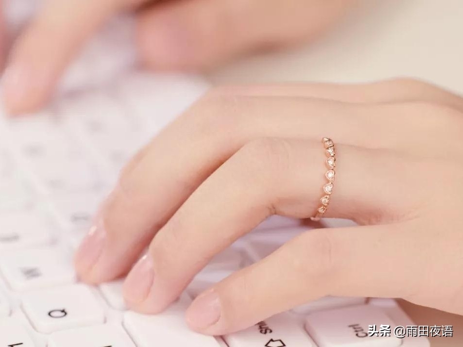 结婚戒指戴哪个手，男女婚戒应该戴哪只手