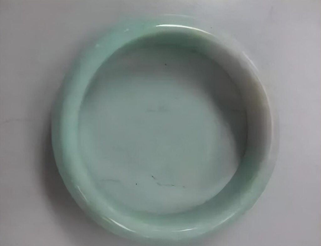 一般的玉手镯卖多少钱，真玉镯一般什么价位