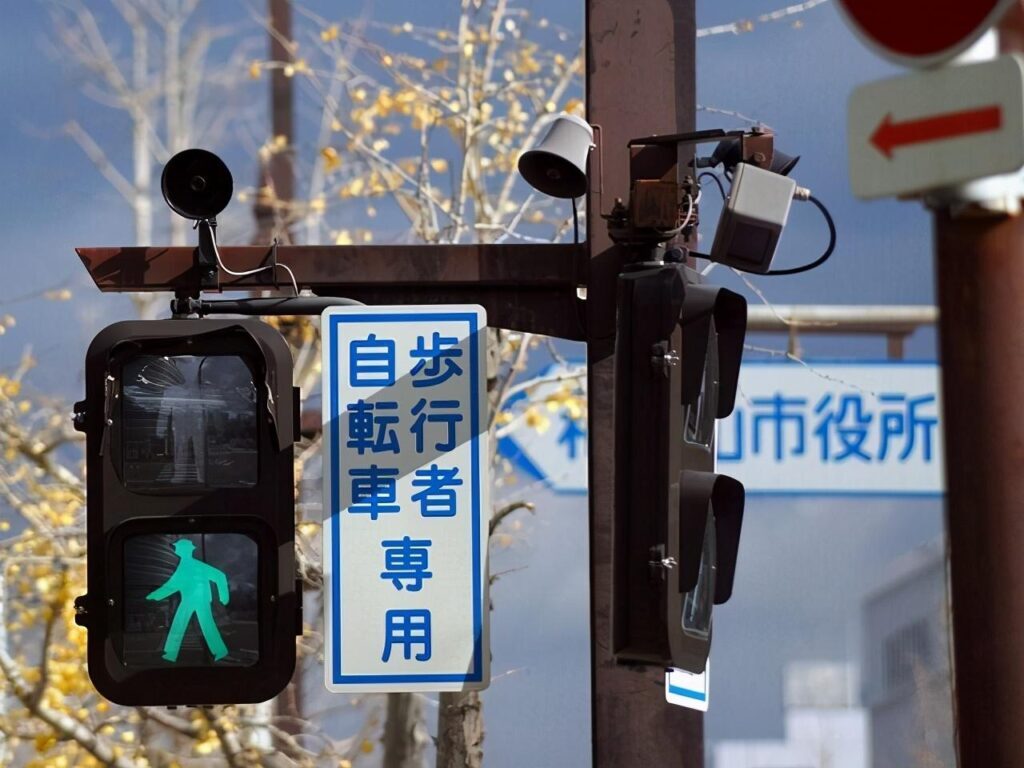 日本为什么没人敢闯红灯，日本为什么没人敢闯红灯