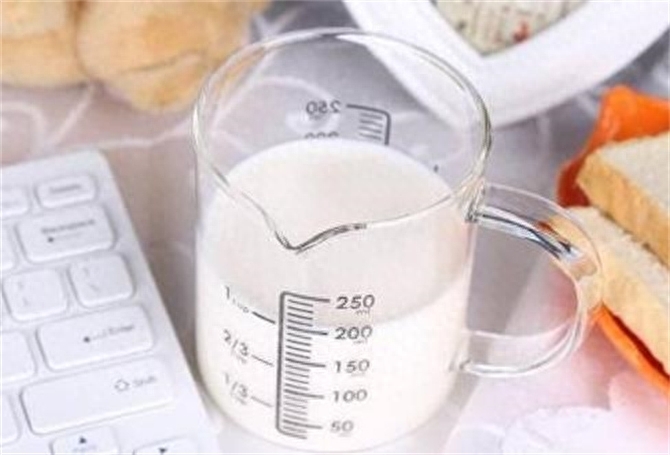 纯牛奶和奶粉哪个营养高，纯牛奶和奶粉哪个更好