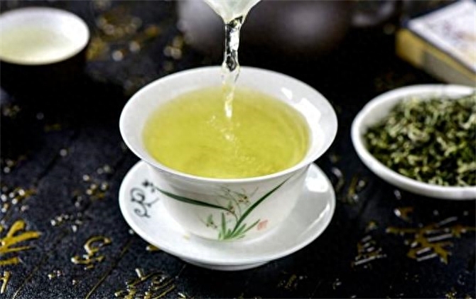 茶叶水可以浇花吗，茶叶水怎么浇花最合适