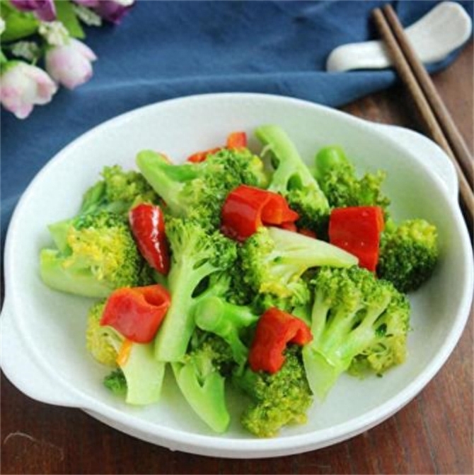 西兰花怎样炒才好吃，炒西兰花的简单做法