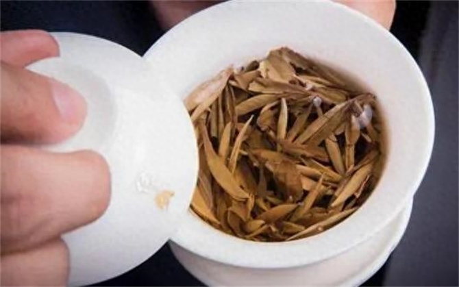 白茶是绿茶还是红茶，喝白茶有什么好处