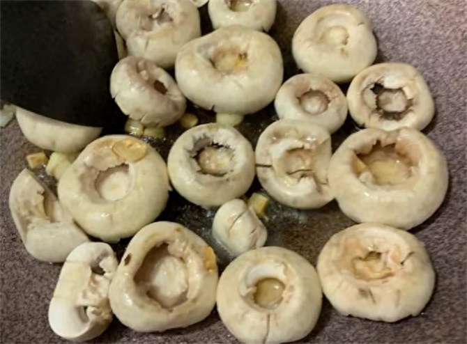 白蘑菇怎么做最好吃，正宗白蘑菇的做法