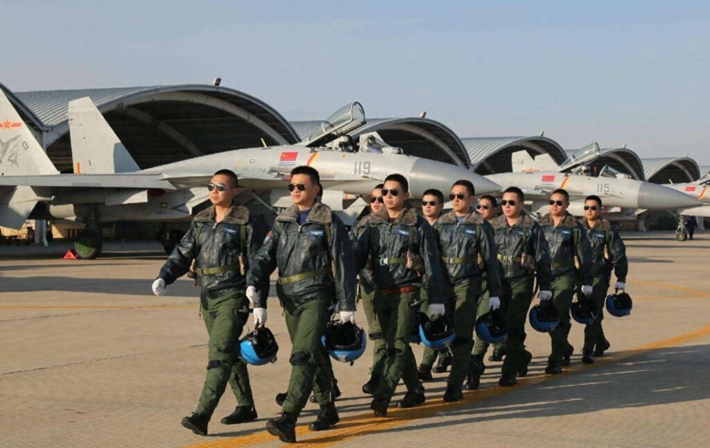 为什么飞行员都是军官，为什么飞行员的军衔都很高
