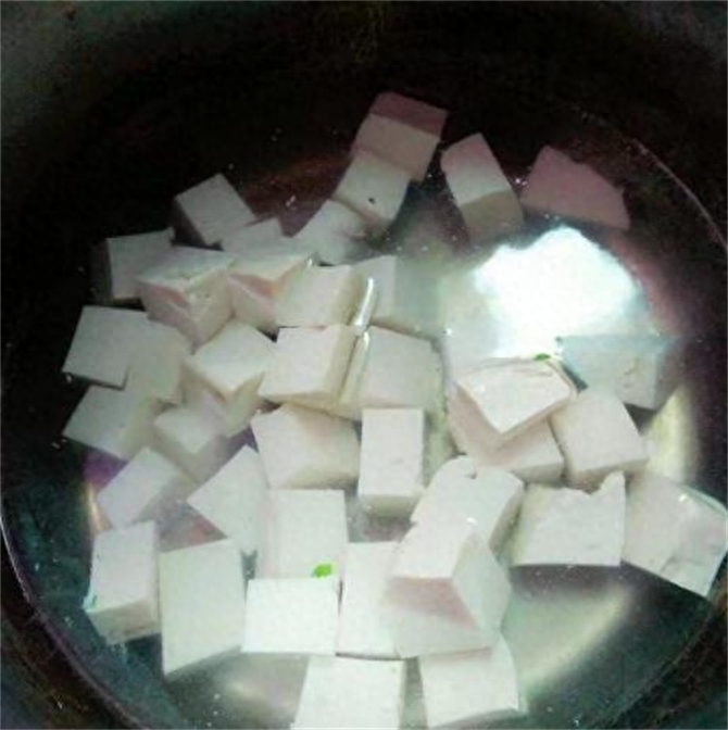 白水煮豆腐怎么做好吃，清水煮豆腐的做法窍门