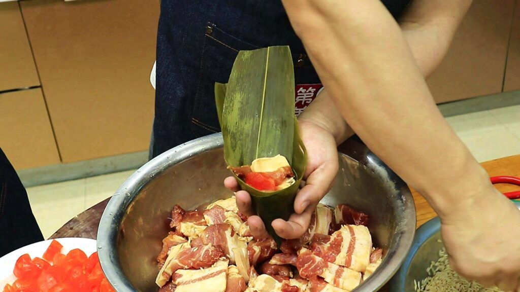 煮粽子是冷水下锅还是热水下锅，粽子一般煮多久