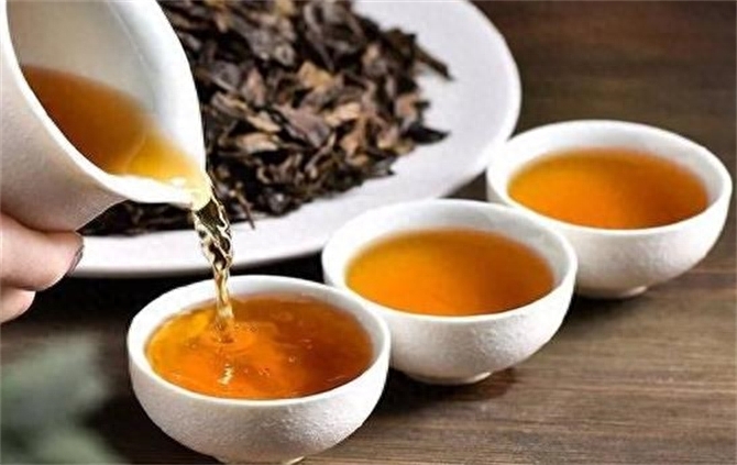 秋天喝绿茶还是喝红茶好，入秋喝什么茶最合适