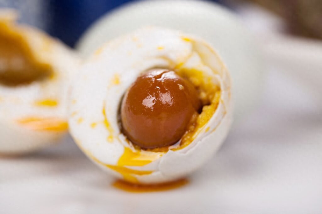 腌咸鸡蛋的方法是什么，腌制咸鸡蛋的制作方法