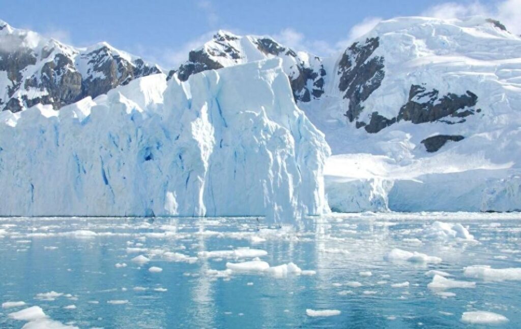 为什么南极比北极冷多了，南极比北极寒冷的原因