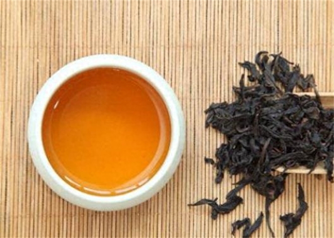 秋天喝绿茶还是喝红茶好，入秋喝什么茶最合适
