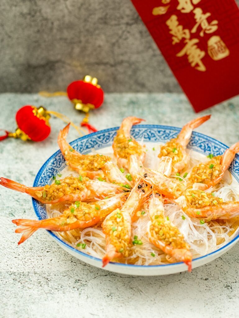 蒜蓉粉丝蒸虾怎么做好吃，虾粉丝蒜蓉最简单的做法
