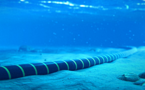 海底电缆怎么铺的，海底铺设光缆的必要性
