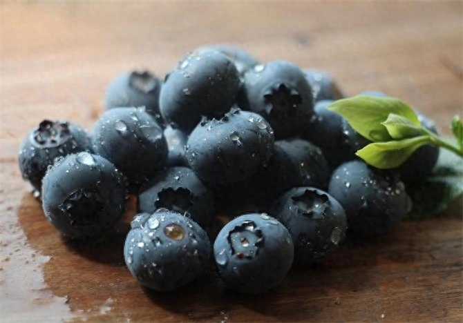 洗蓝莓用什么洗最干净，蓝莓的正确清洗方法