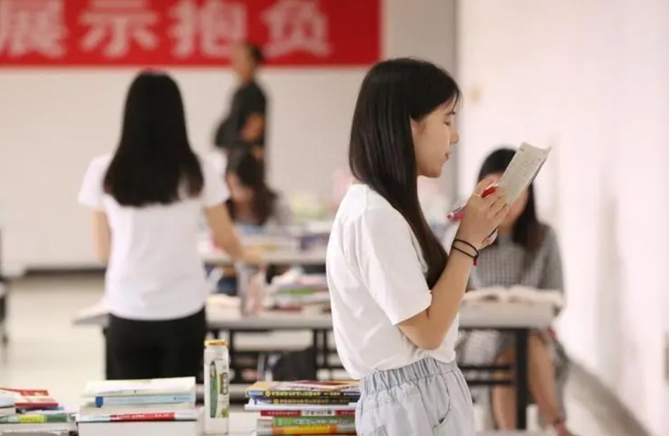 考研究生难考吗，考大学和考研究生哪个难