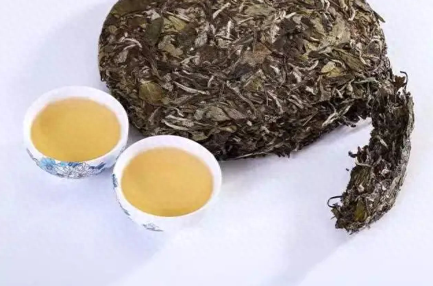 散白茶好还是茶饼好，白茶散茶和饼茶的区别