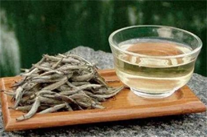 白茶是绿茶还是红茶，喝白茶有什么好处