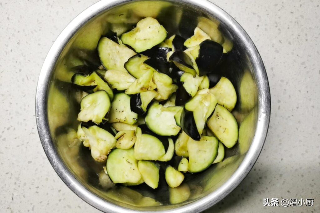 如何做茄子才好吃，酱烧茄子的家常做法