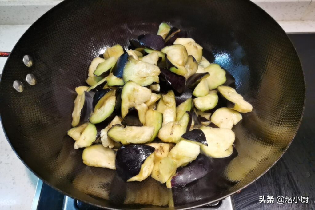 如何做茄子才好吃，酱烧茄子的家常做法